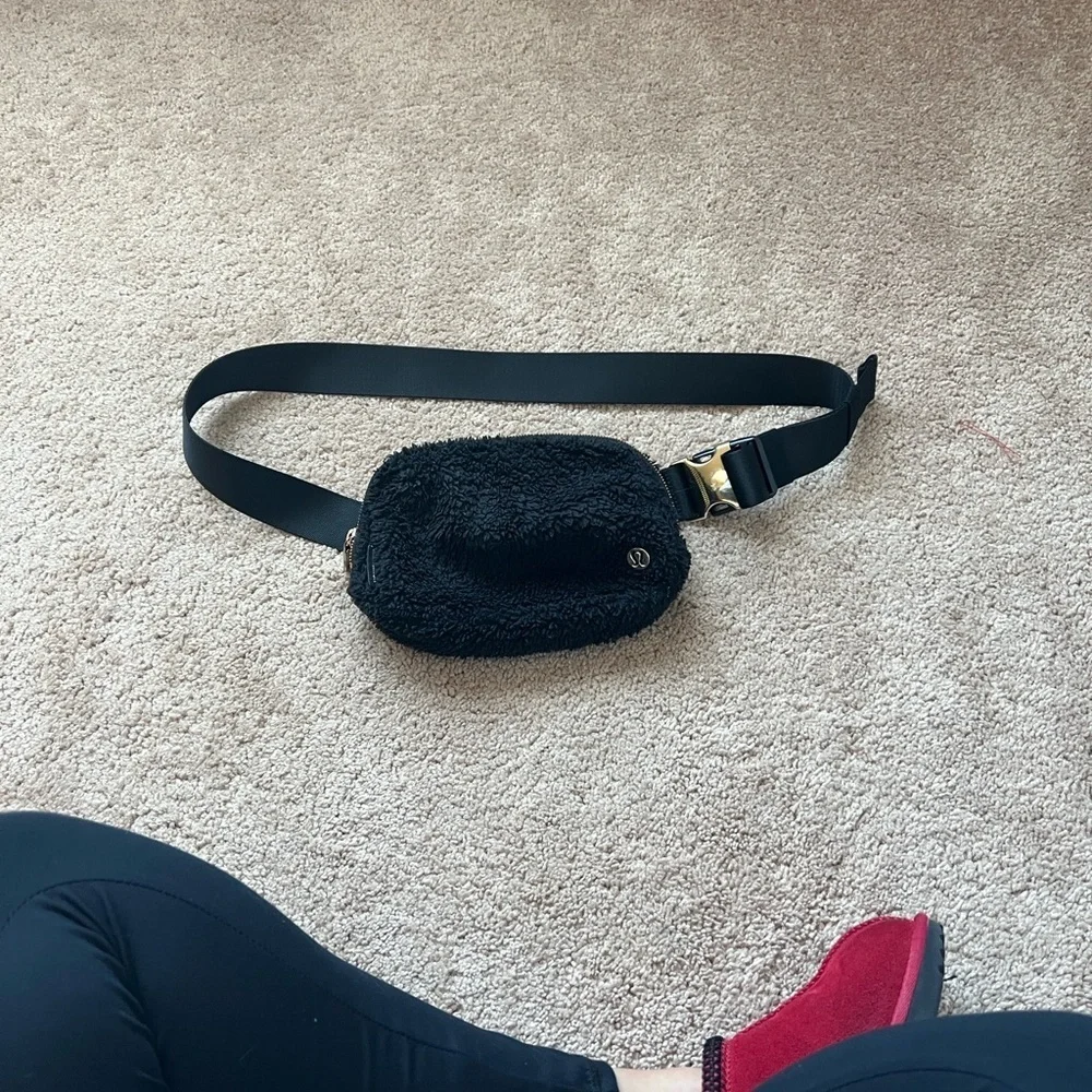 Lululemon Black Fleece Belt Bag with Gold Zipper